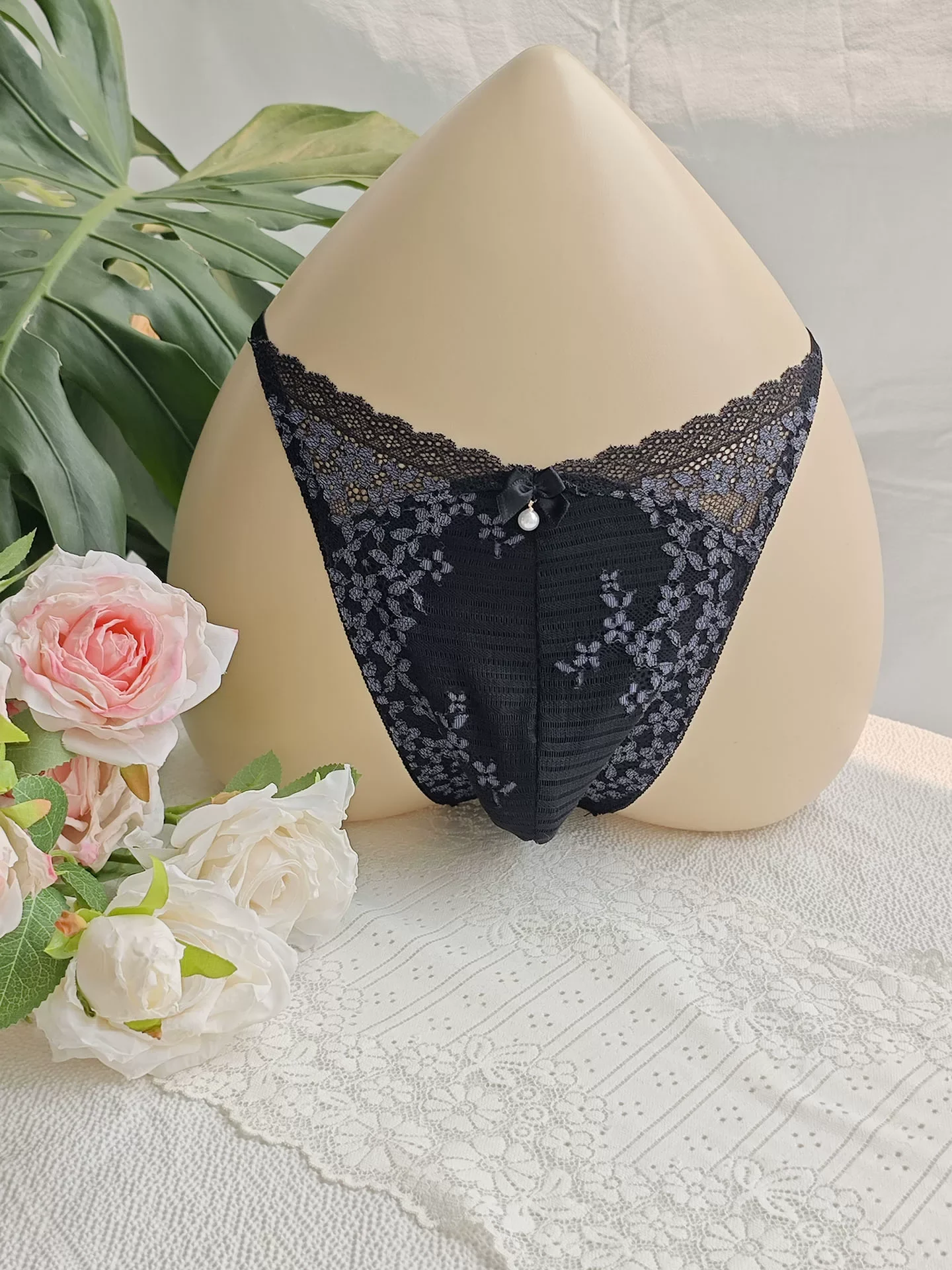 Black Lace Man's T-brief Embro - Embroidery Embellishments 评论和价格